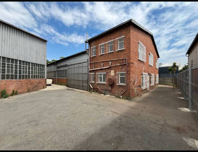 1,100M² WAREHOUSE FOR SALE IN NEW ERA